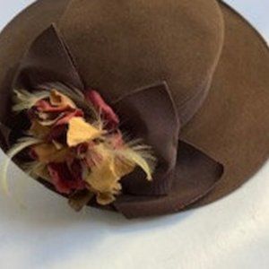 Hackle with suede felt hat